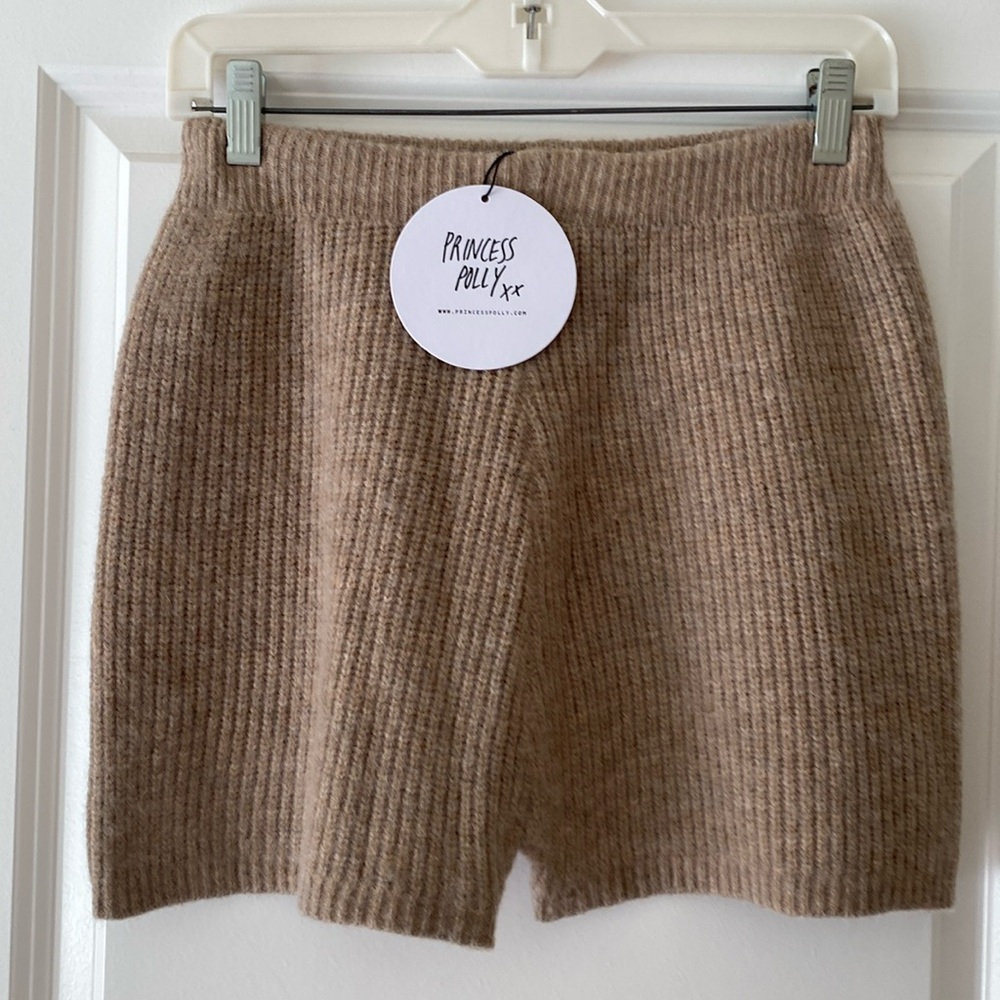 SET - Princess Polly M/L shorts and sweater